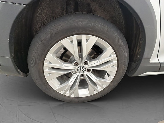 Volkswagen Passat Alltrack 12 of 29