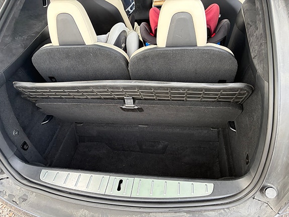 Tesla Model X 9 of 20