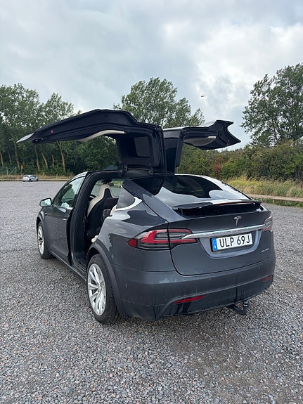 Tesla Model X 6 of 20