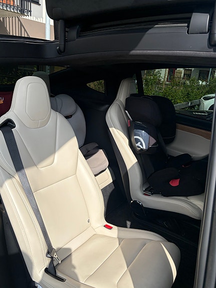 Tesla Model X 16 of 20