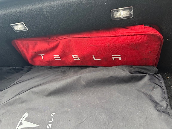Tesla Model X 8 of 20