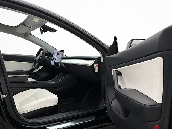 Tesla Model 3 24 of 30