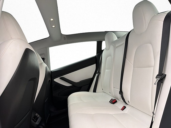 Tesla Model 3 26 of 30