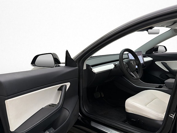 Tesla Model 3 9 of 30