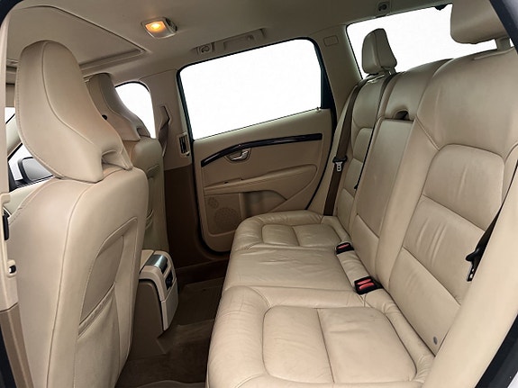 Volvo V70 17 of 30