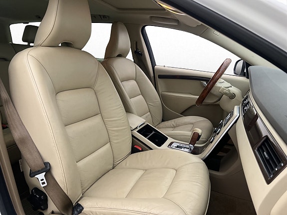 Volvo V70 15 of 30