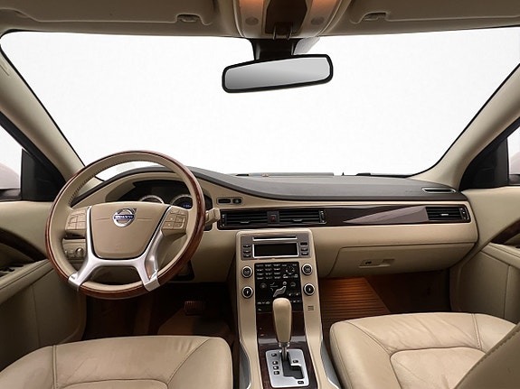 Volvo V70 13 of 30