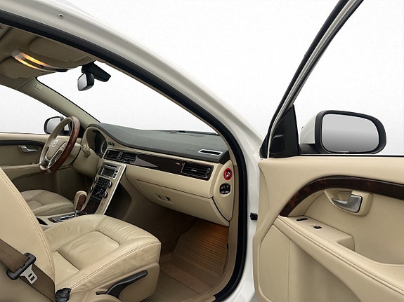 Volvo V70 16 of 30
