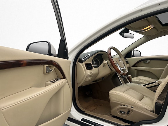 Volvo V70 11 of 30