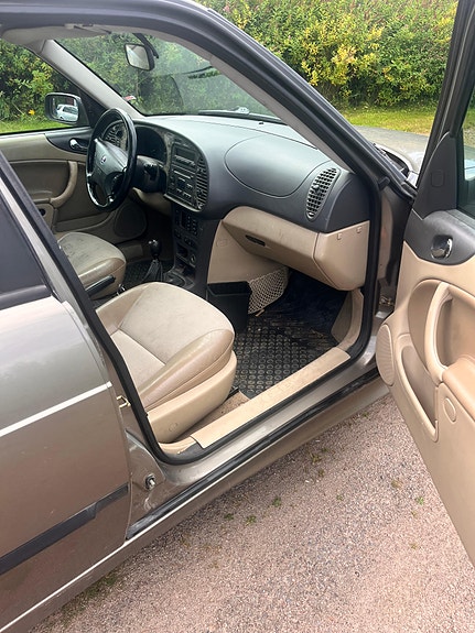 Saab 9-3 2 of 7