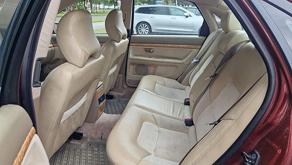 Volvo S80 7 of 14