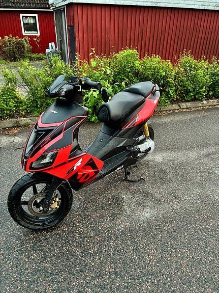 Aprilia SR50 2 of 4