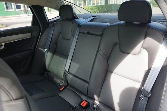 Volvo S90 18 of 28