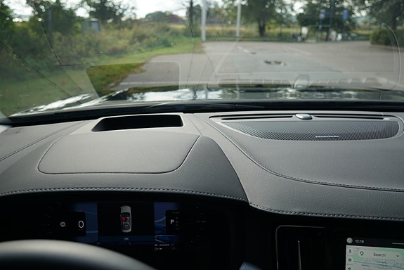 Volvo S90 15 of 28
