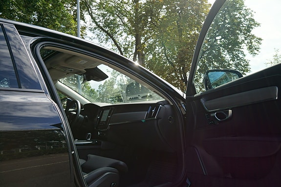 Volvo S90 16 of 28