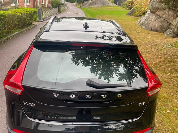 Volvo V40 Cross Country 3 of 9