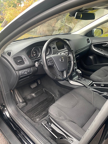 Volvo V40 Cross Country 5 of 9
