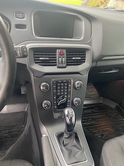Volvo V40 Cross Country 6 of 9