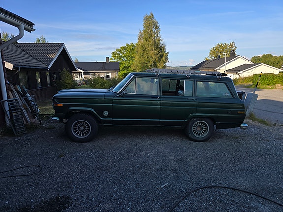 Jeep Cherokee 2 of 3