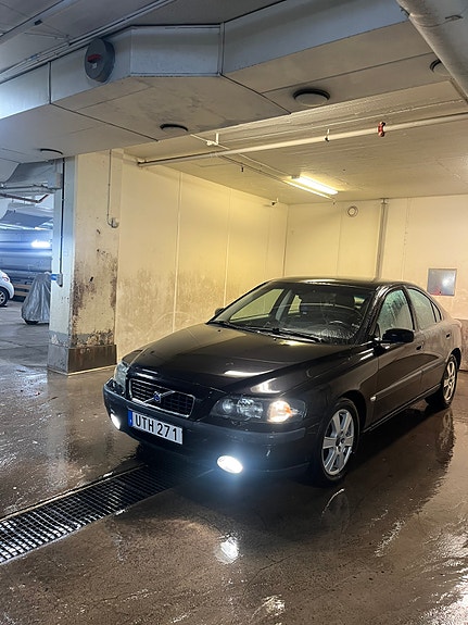 Volvo S60 2 of 9