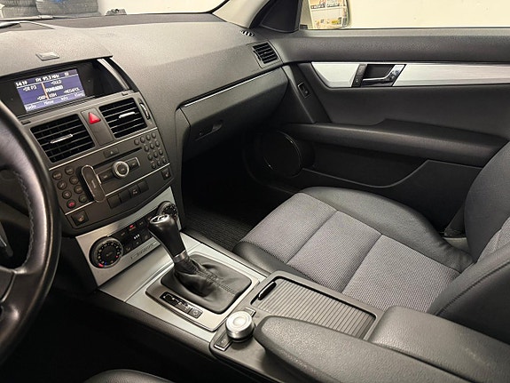 Mercedes-Benz C180 19 of 25