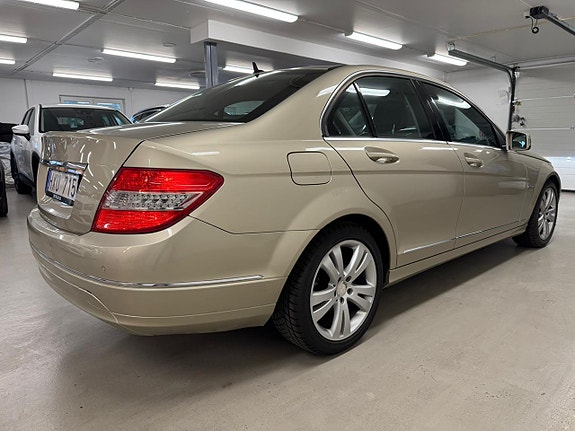 Mercedes-Benz C180 9 of 25