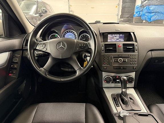 Mercedes-Benz C180 17 of 25