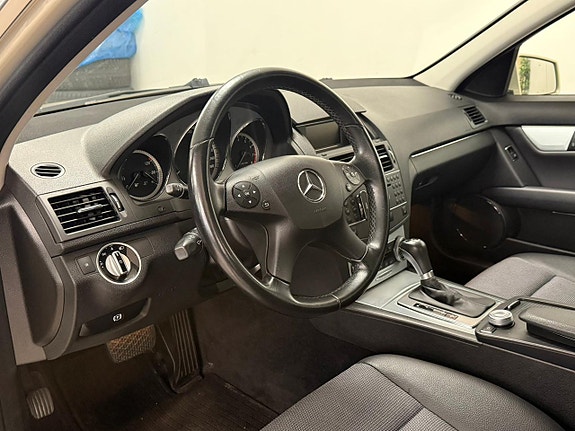 Mercedes-Benz C180 18 of 25