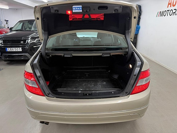Mercedes-Benz C180 8 of 25