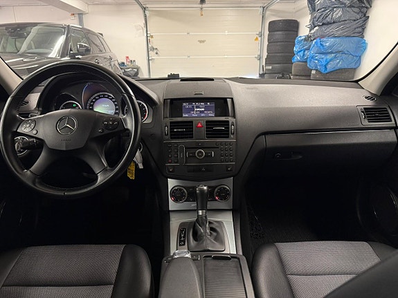 Mercedes-Benz C180 16 of 25