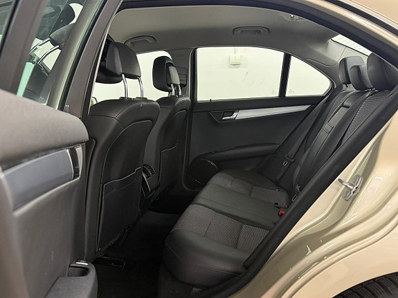 Mercedes-Benz C180 13 of 25