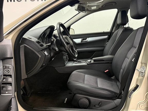 Mercedes-Benz C180 12 of 25