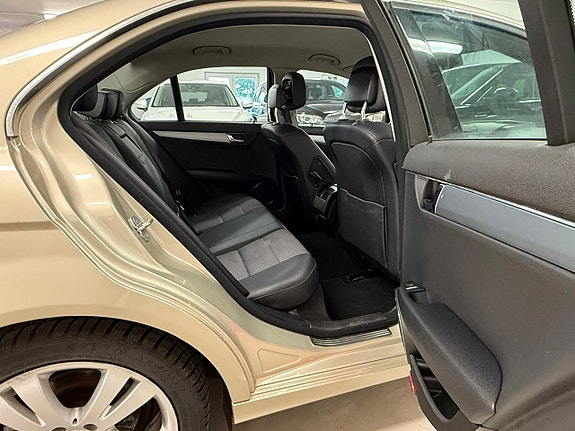 Mercedes-Benz C180 14 of 25