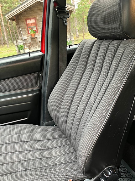 Mercedes-Benz 190 E 12 of 15