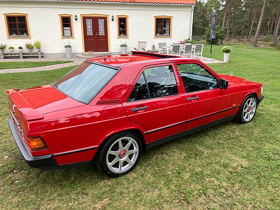 Mercedes-Benz 190 E 2 of 15