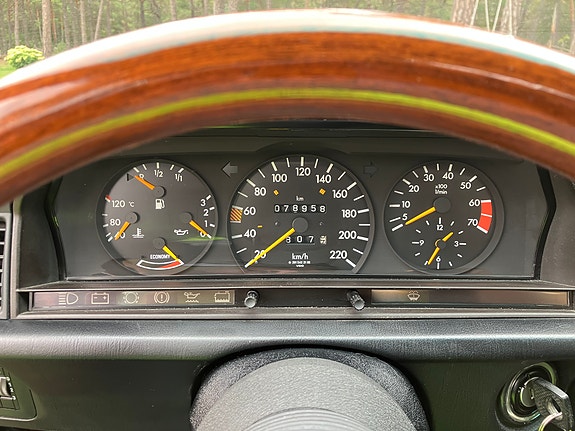 Mercedes-Benz 190 E 8 of 15