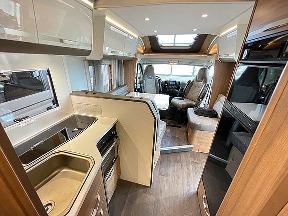 Adria Matrix 670 SL Plus 2 of 13