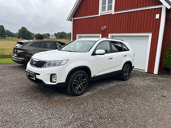 Kia Sorento 2 of 8