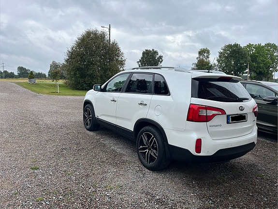 Kia Sorento 3 of 8