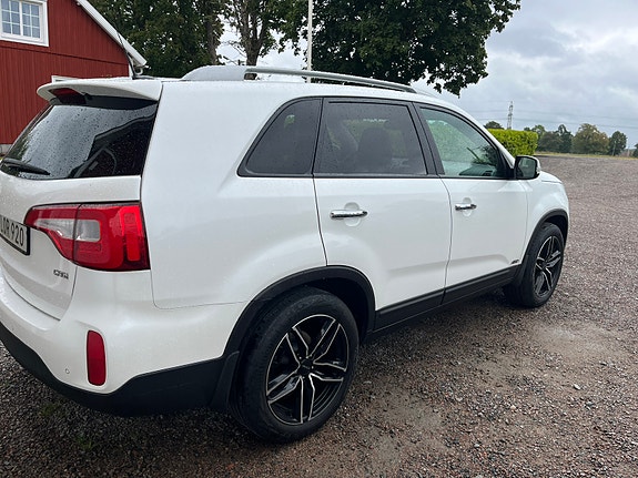 Kia Sorento 4 of 8
