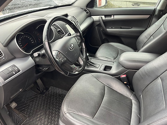 Kia Sorento 6 of 8
