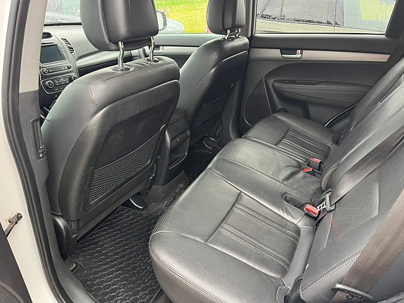 Kia Sorento 5 of 8