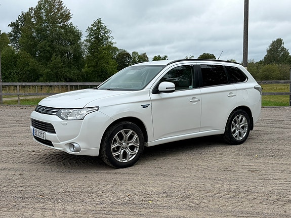 Mitsubishi Outlander 2 of 7