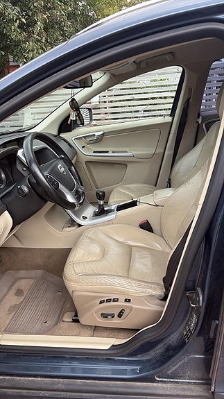 Volvo XC60 4 of 7