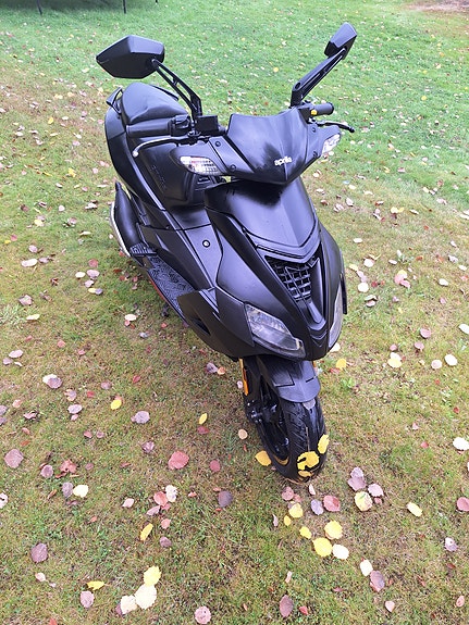 Aprilia Sr50 r 5 of 6