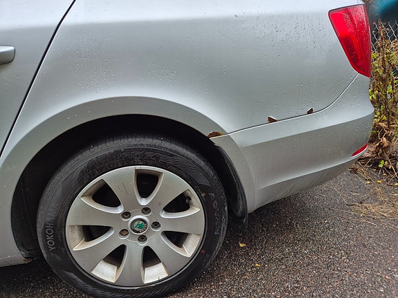 Skoda Superb 2 of 4