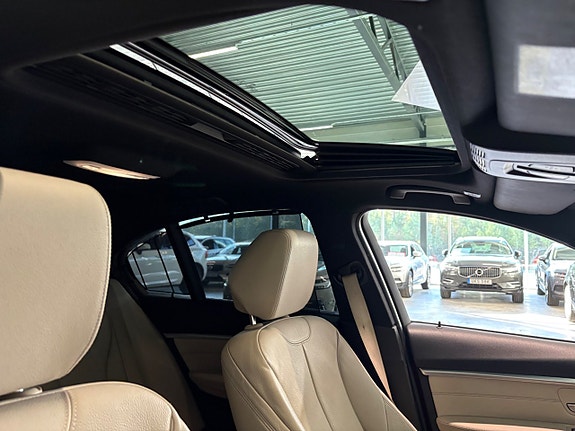 BMW 330e 19 of 26