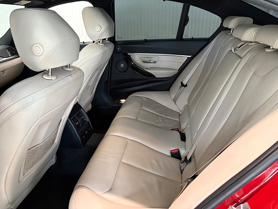 BMW 330e 24 of 26