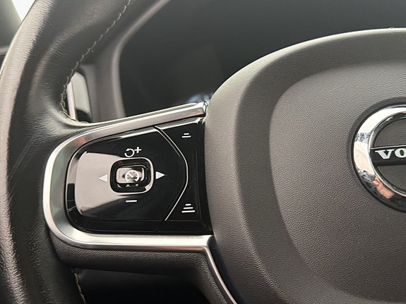 Volvo XC60 17 of 30