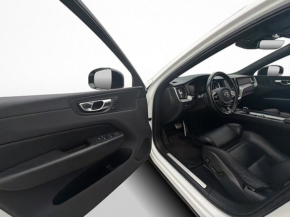 Volvo XC60 11 of 30